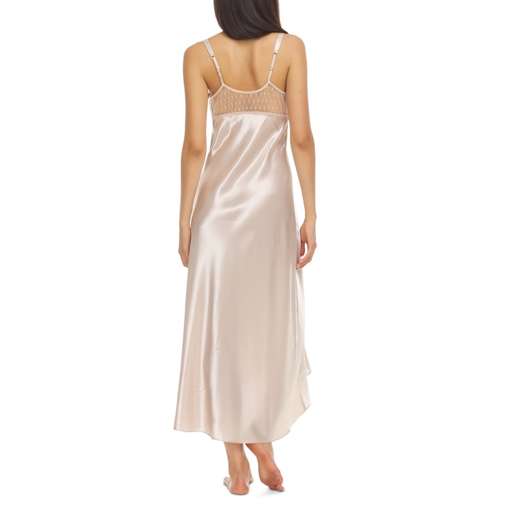 A two-piece set from Flora, consisting of a nightgown and robe. - Picture 5 of 11